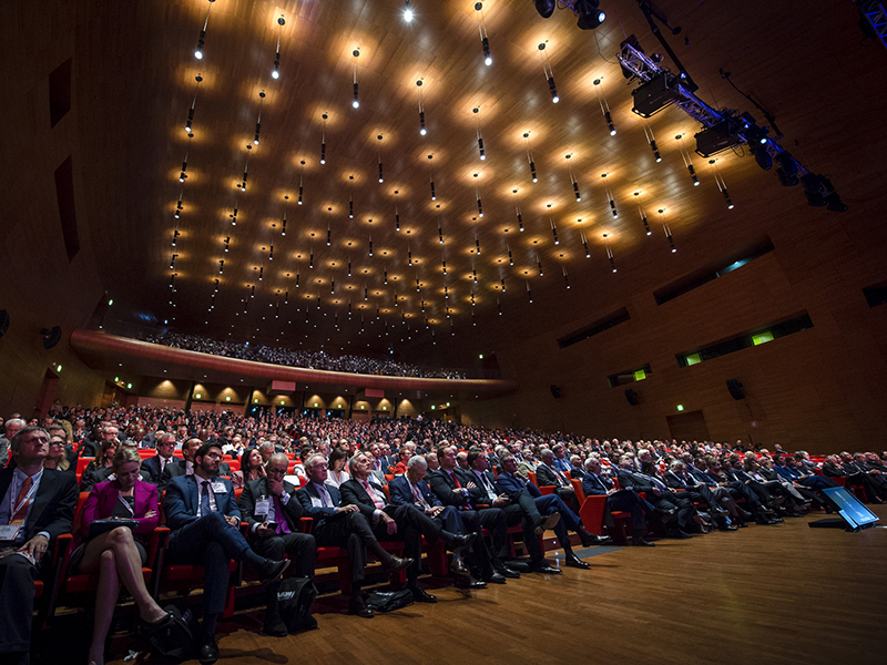 В конференции приняли участие более 5 000 человек и около 2700 корпораций и представителей регулирующих органов разных стран, в том числе и российские представители