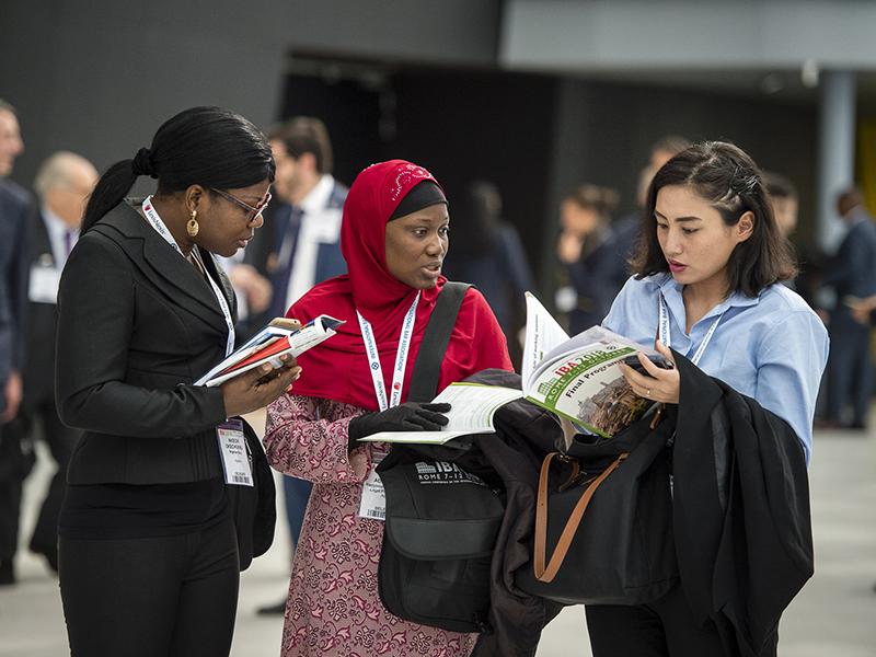мужчины. Отдельные конференции были посвящены проблеме преступлений против женщин.