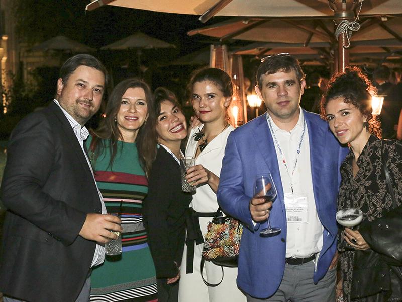 Гости приема - партнеры российских и международных юридических компаний.
В центре:
Дмитрий Дякин, Партнер Адвокатского бюро «Егоров, Пугинский, Афанасьев и партнеры»