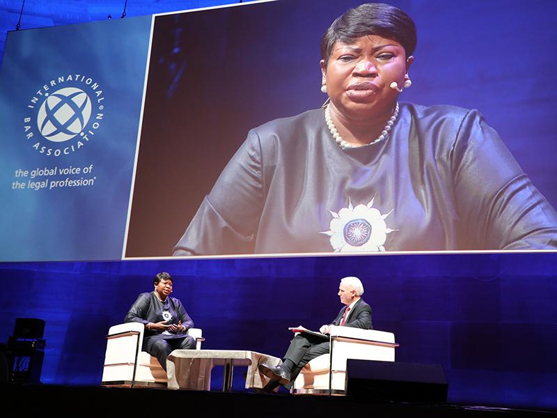 судебным адвокатом.