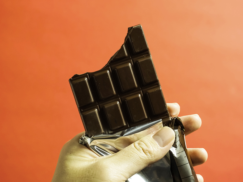 Это актуально для судебных юристов при долгом ожидании процесса. Фаст кладет в сумку пару конфет или горький шоколад, у Ефремова там протеиновые батончики, а у Кулькова тоже плитка шоколада или мюсли. Перекус есть в сумке и у инхаусов. Не могу и не хочу терпеть голод, говорит юрист Центробанка, Мария Попова: 