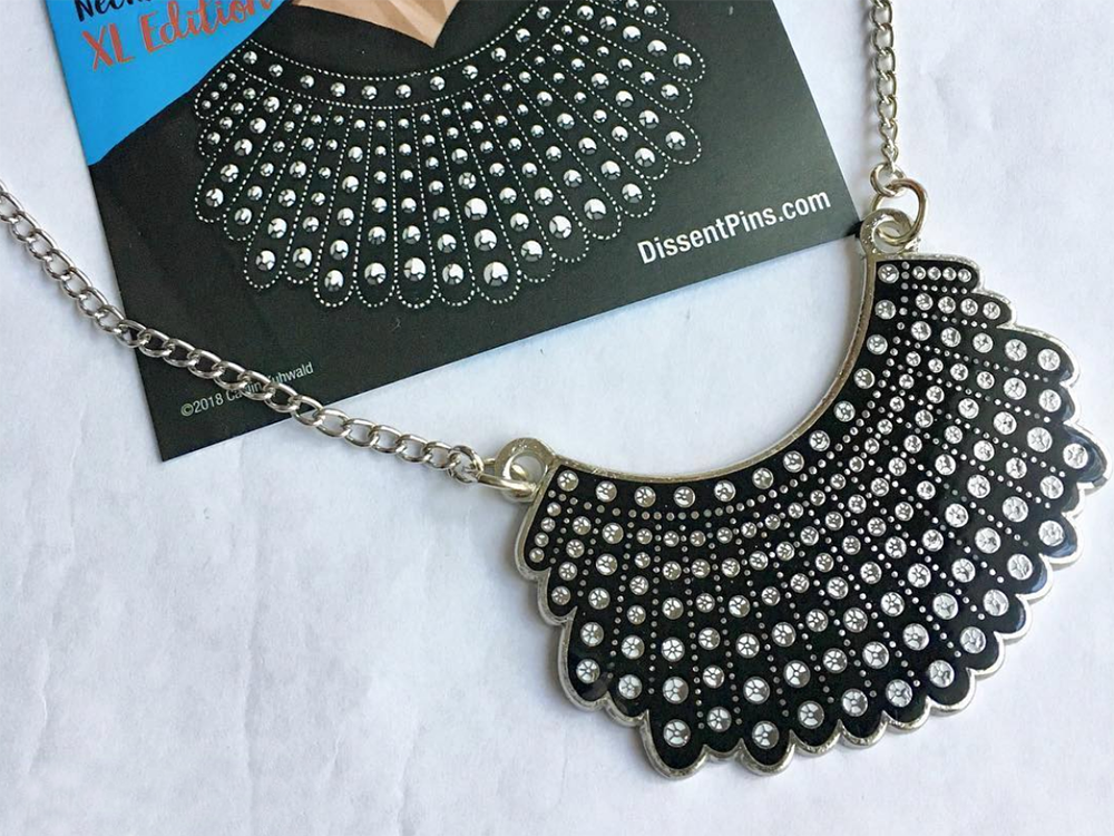 Украшение по мотивам колье Рут Гинзбург, которое называют 