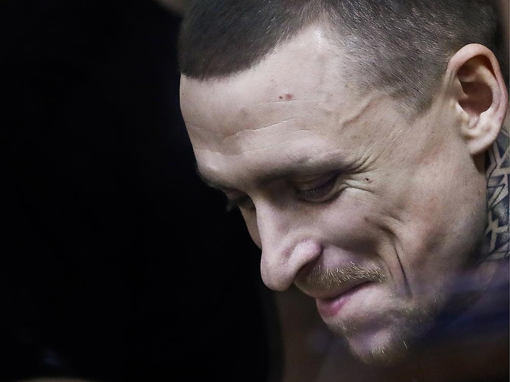 Экс-полузащитник «Краснодара» Павел Мамаев во время рассмотрения апелляции на свой приговор. Спортсмен вместе с нападающим «Зенита» Александром Кокориным, его братом Кириллом и их приятелем Александром Протасовицким в октябре прошлого года устроили две драки в центре столицы. Молодые люди сначала на улице избили водителя ведущей Первого канала Виталия Соловчука, а затем в кафе – чиновника Минпромторга Дениса Пака и гендиректора научного центра НАМИ Сергея Гайсина.